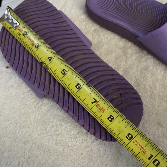 Nike girls slides - Picture 2 of 2